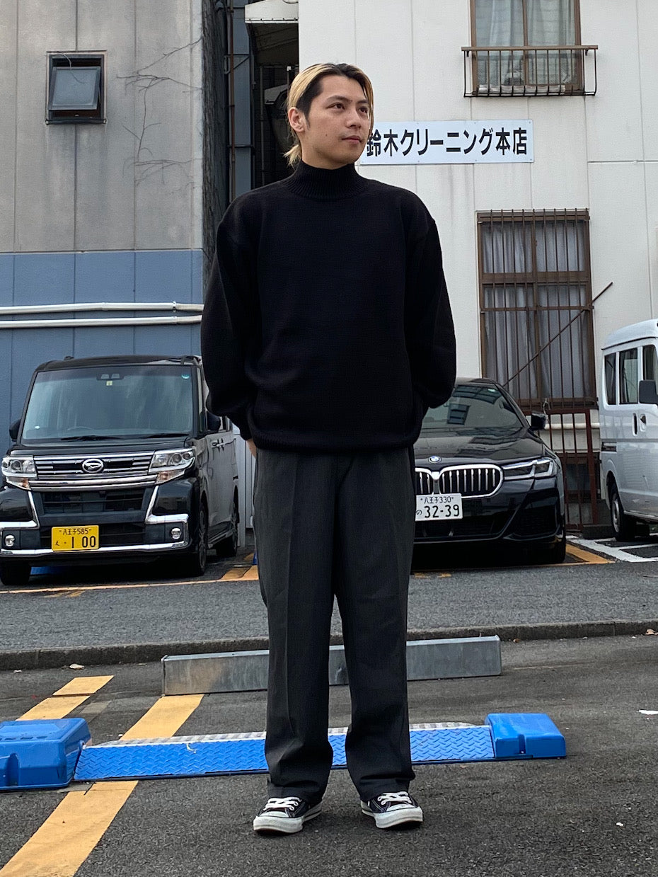 タートルネックニット