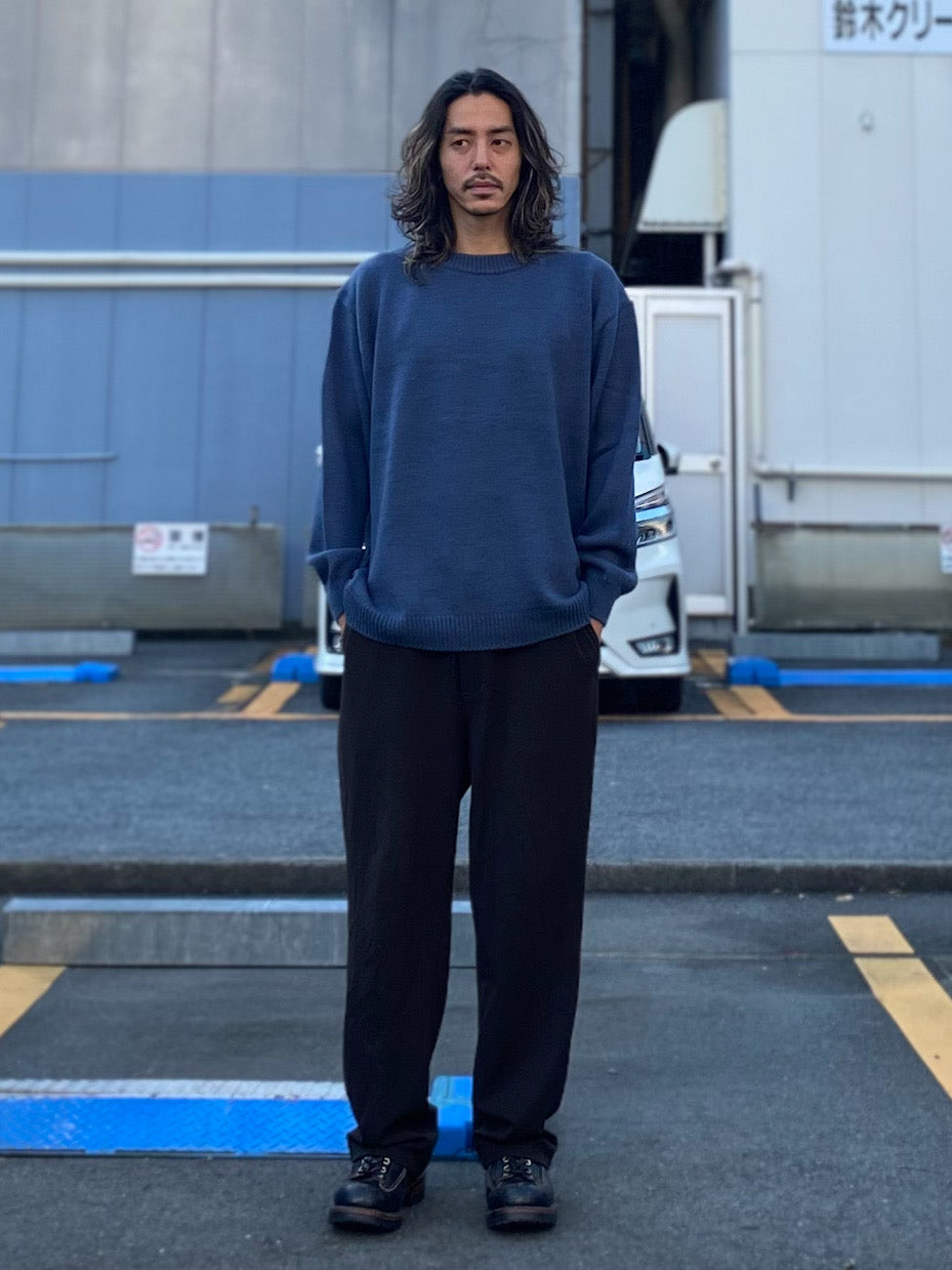 クルーネックニット