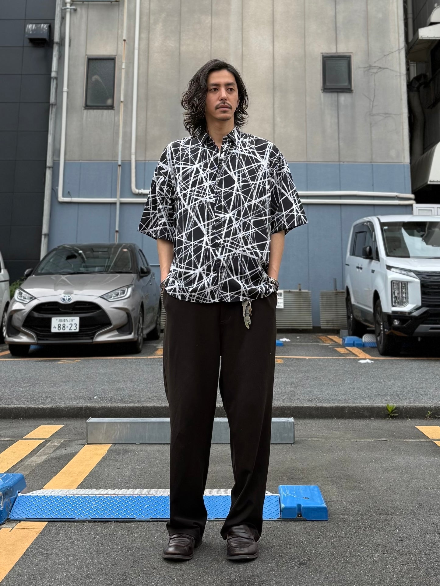 「丹後」レーヨンライク ピーチファイユ ネオンパターン レギュラーカラー ハーフスリーブシャツ