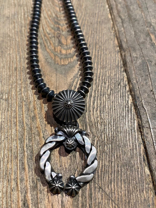 DELBERT GORDON(デルバートゴードン) スタンプワーク アップリケ ナジャ シルバービーズペンダント