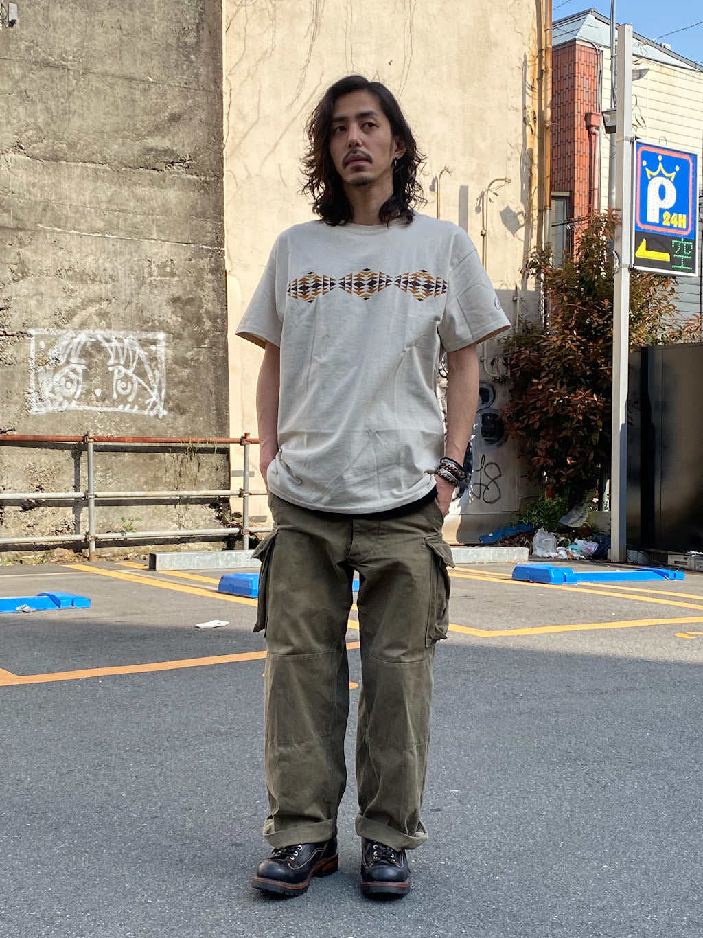 ネイティブ柄Tシャツ
