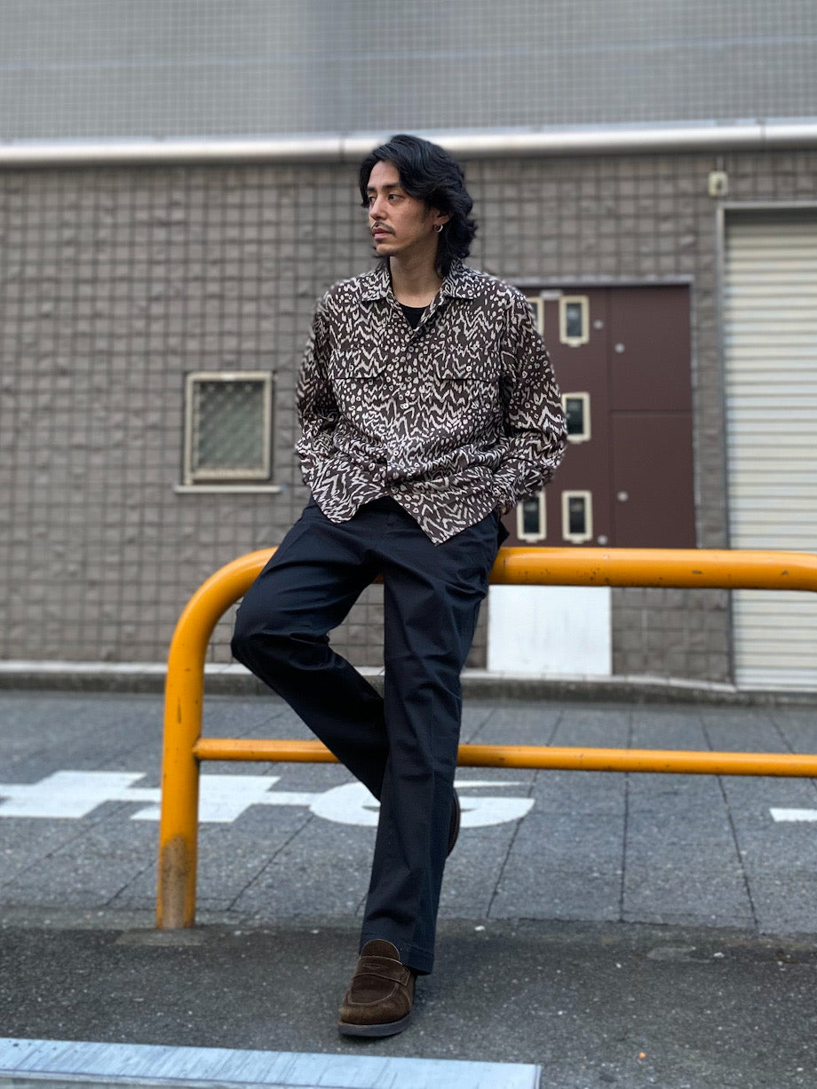 総柄ユーティリティシャツ