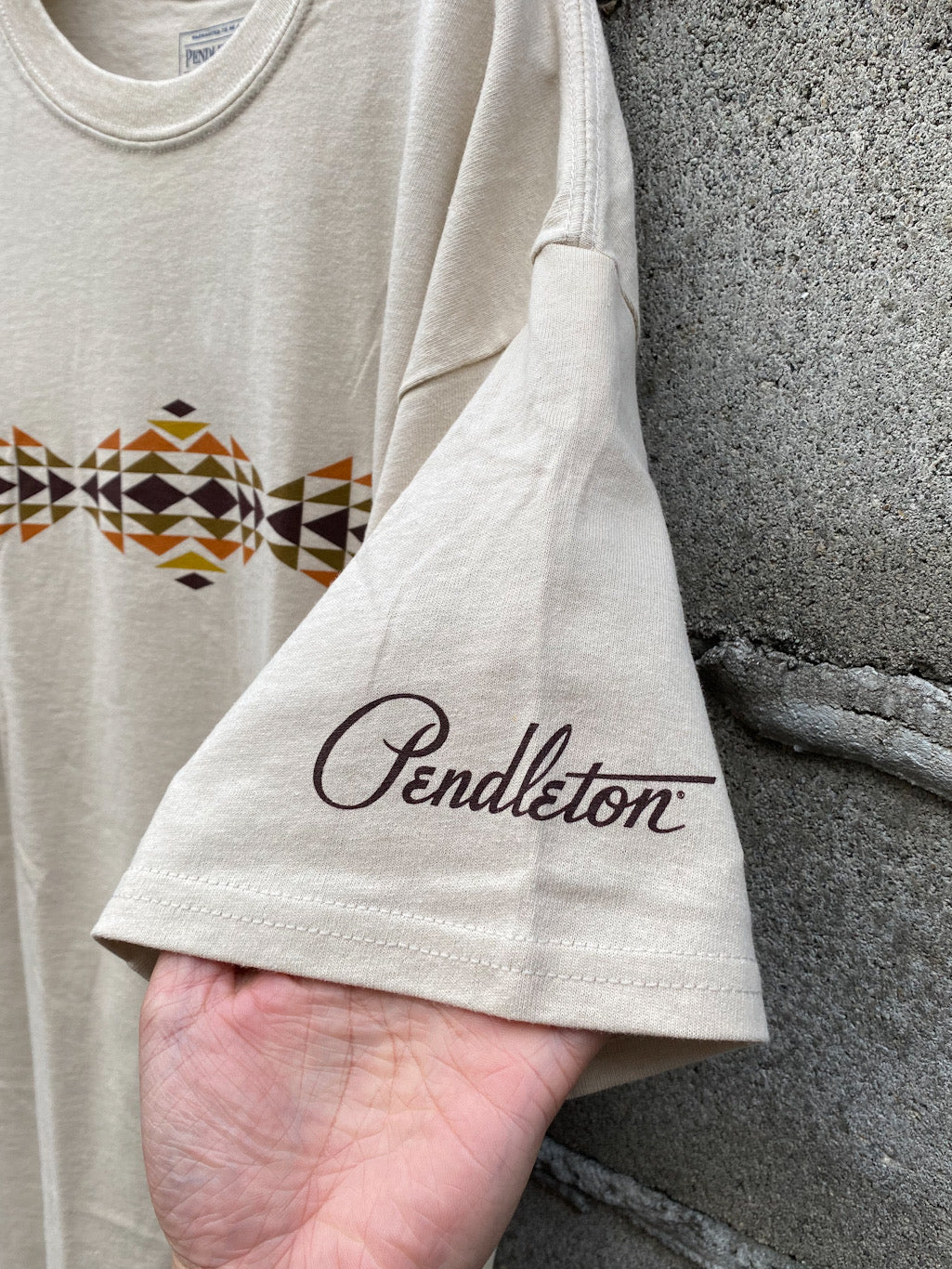 ネイティブ柄Tシャツ
