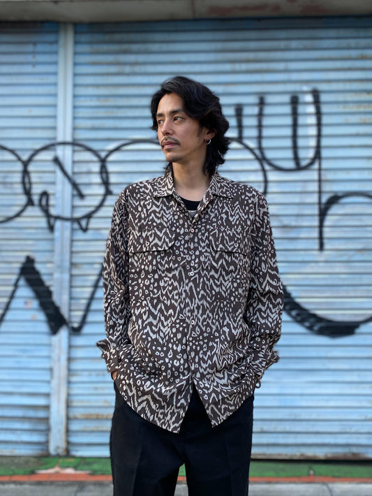 総柄ユーティリティシャツ