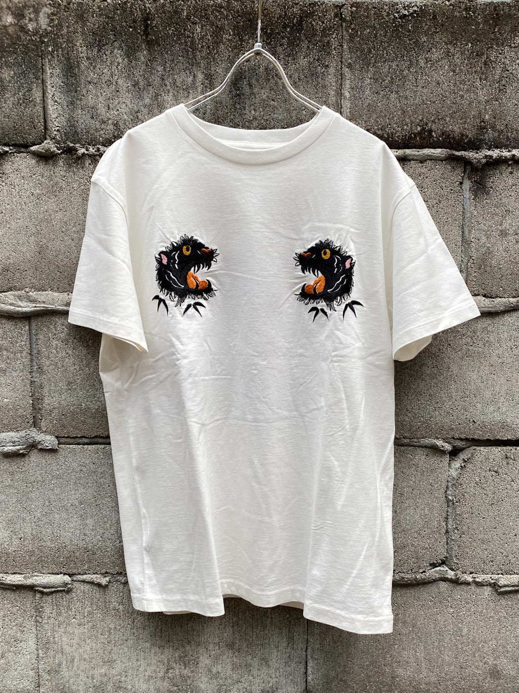 SUKA T-SHIRT EMBROIDERD “MONO-TONE TIGER”