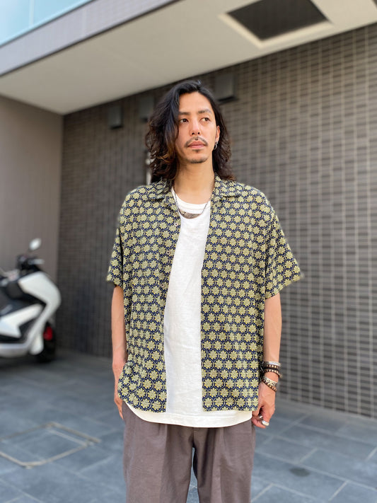 フラワーオープンカラーシャツ