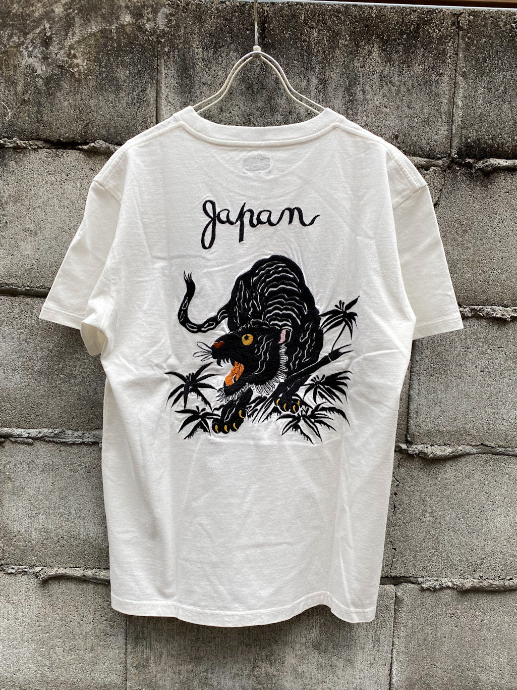 SUKA T-SHIRT EMBROIDERD “MONO-TONE TIGER”