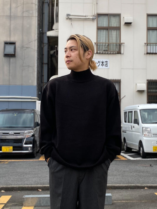 タートルネックニット