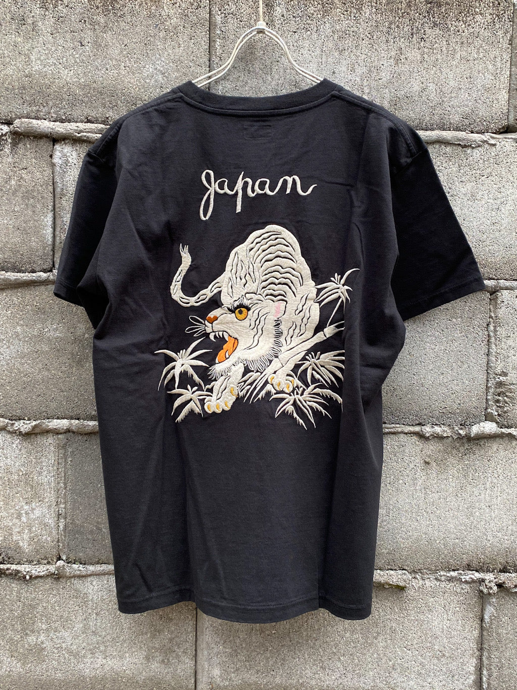 SUKA T-SHIRT EMBROIDERD “MONO-TONE TIGER”